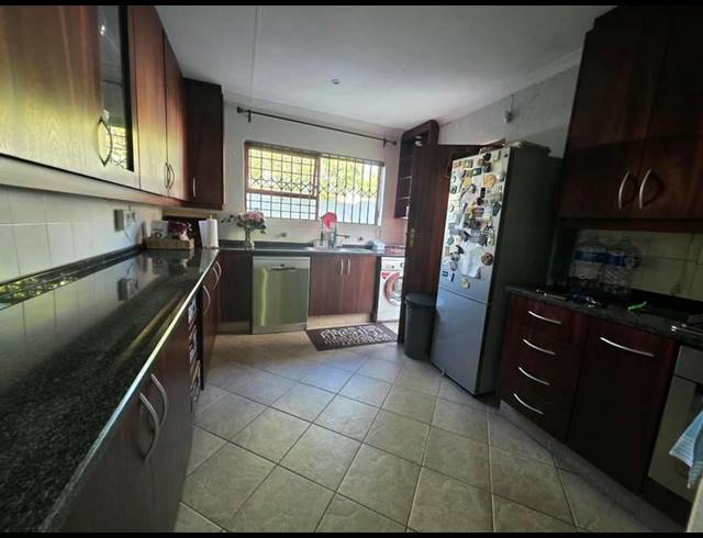 4 BEDROOM PROPERTY TO RENT IN SUNNINGHILL